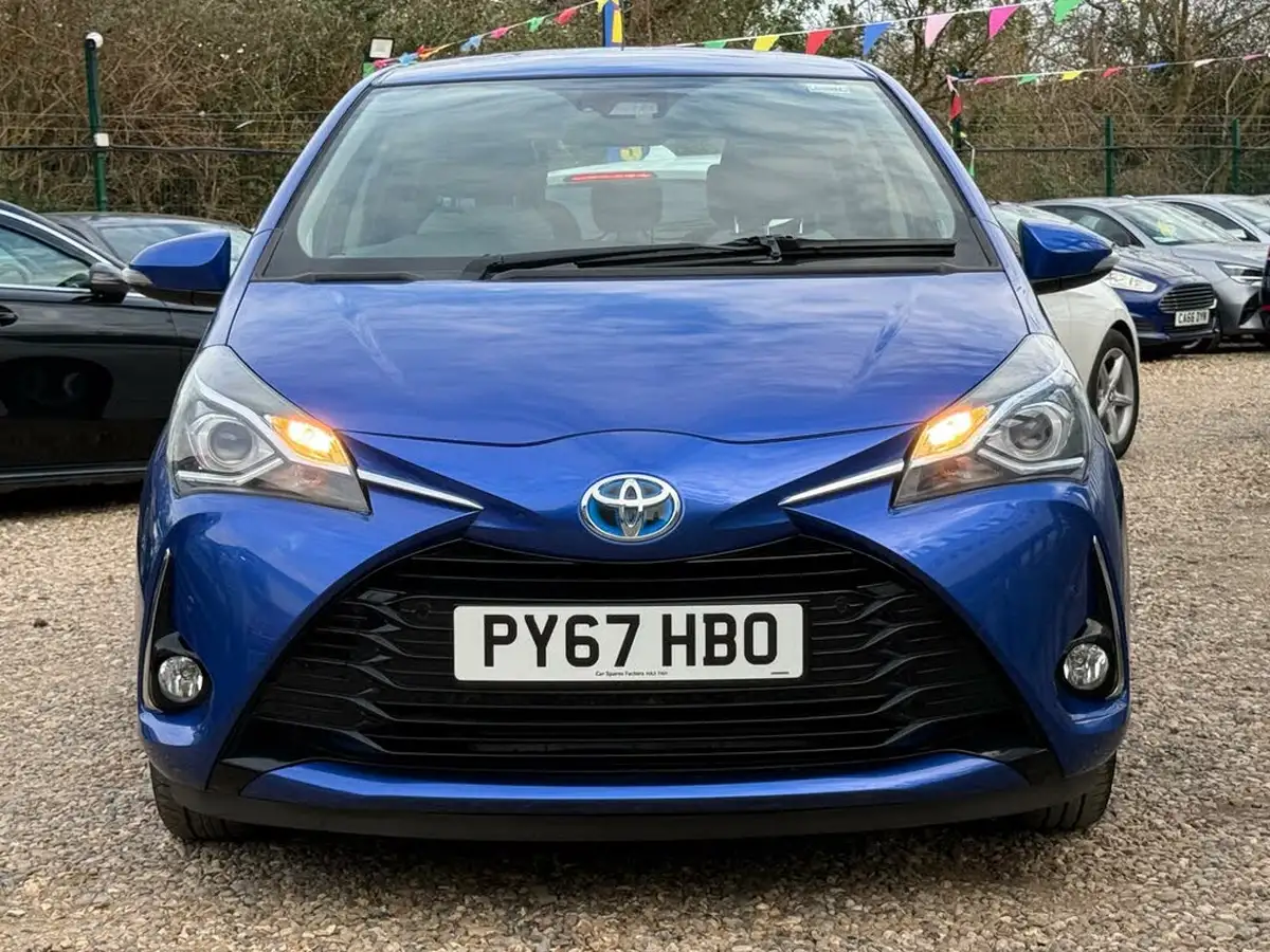 2018-toyota-yaris-15-vvt-i-icon-tech-98bhp-hybrid-1497cc-e-cvt-big-24
