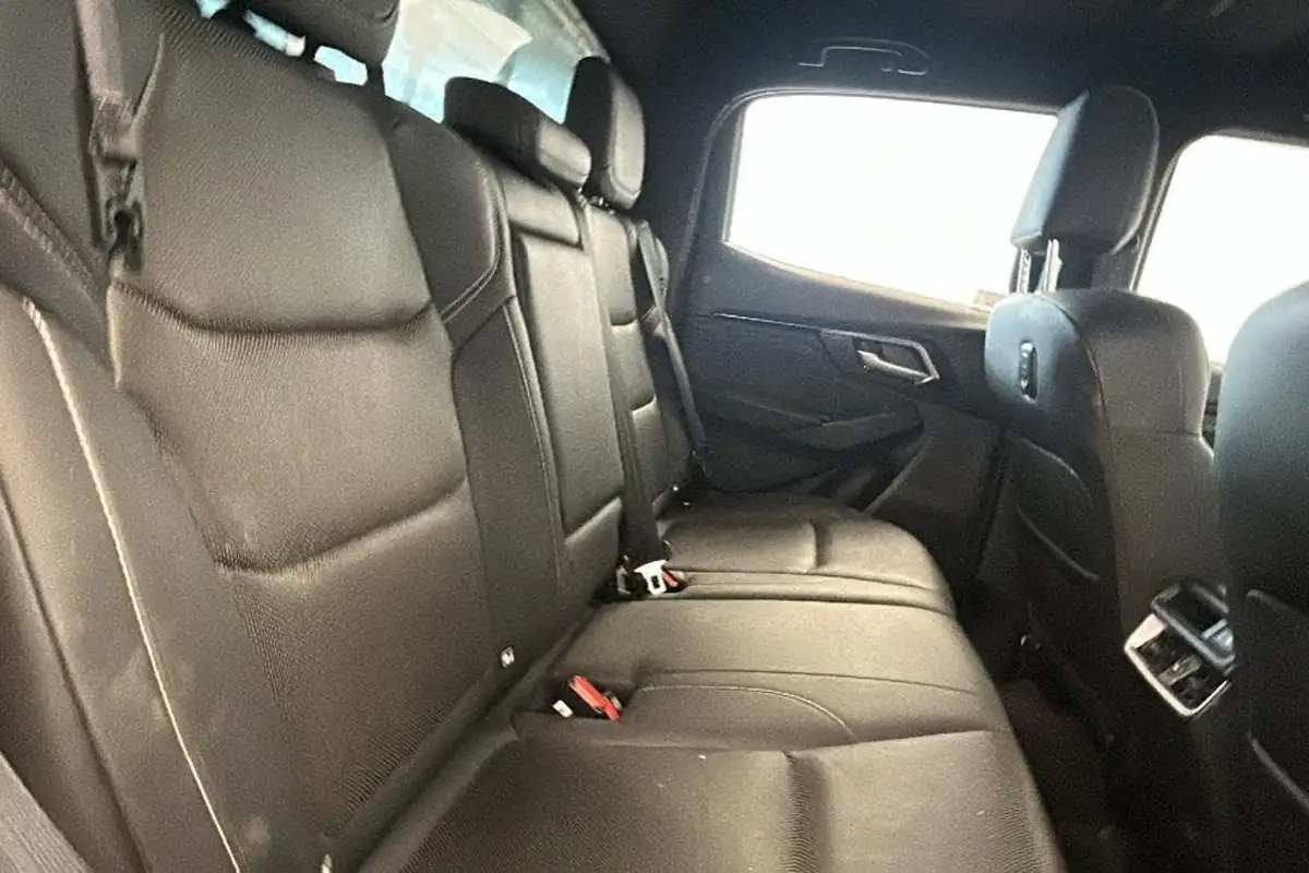 2021-isuzu-d-max-19td-v-cross-auto-big-13