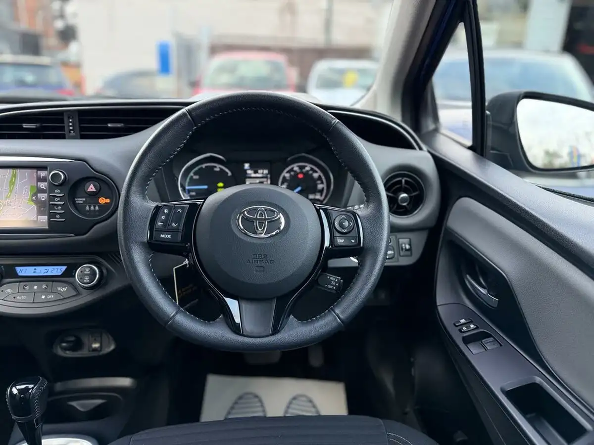 2018-toyota-yaris-15-vvt-i-icon-tech-98bhp-hybrid-1497cc-e-cvt-big-48