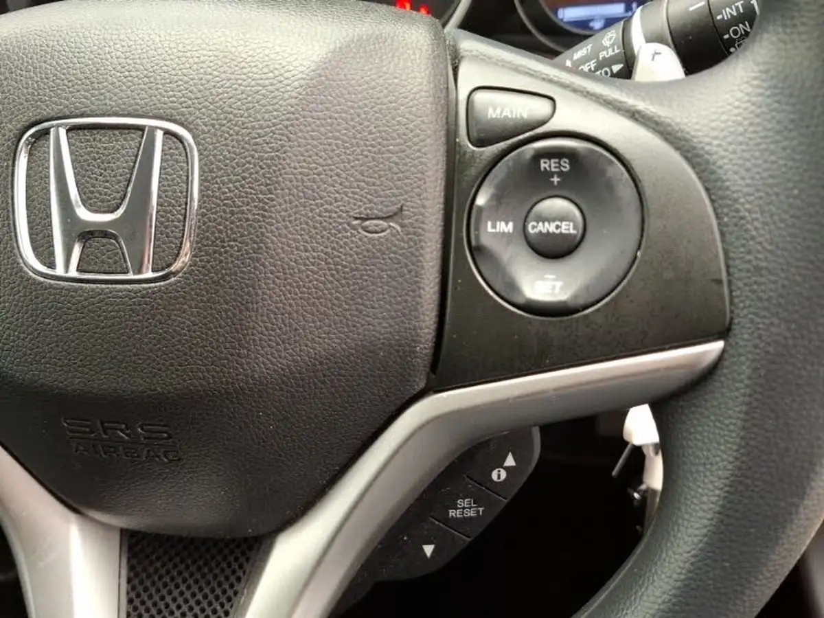 2019-honda-jazz-13-i-vtec-se-cvt-big-17
