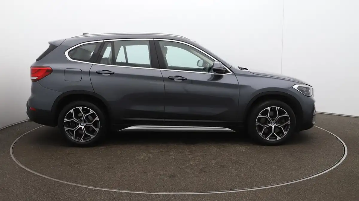 2020-bmw-x1-20-sdrive-20i-xline-big-49