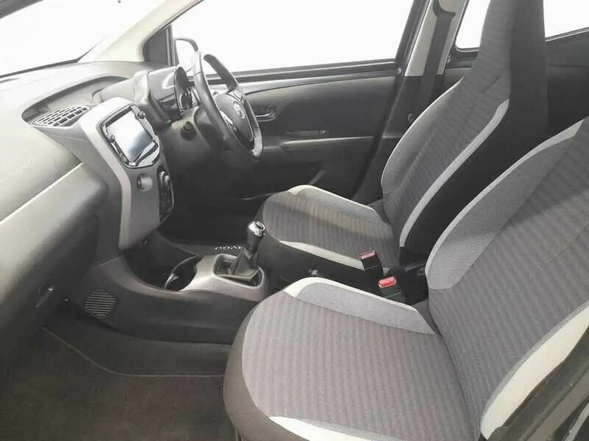 2019-toyota-aygo-10-vvt-i-x-play-big-13