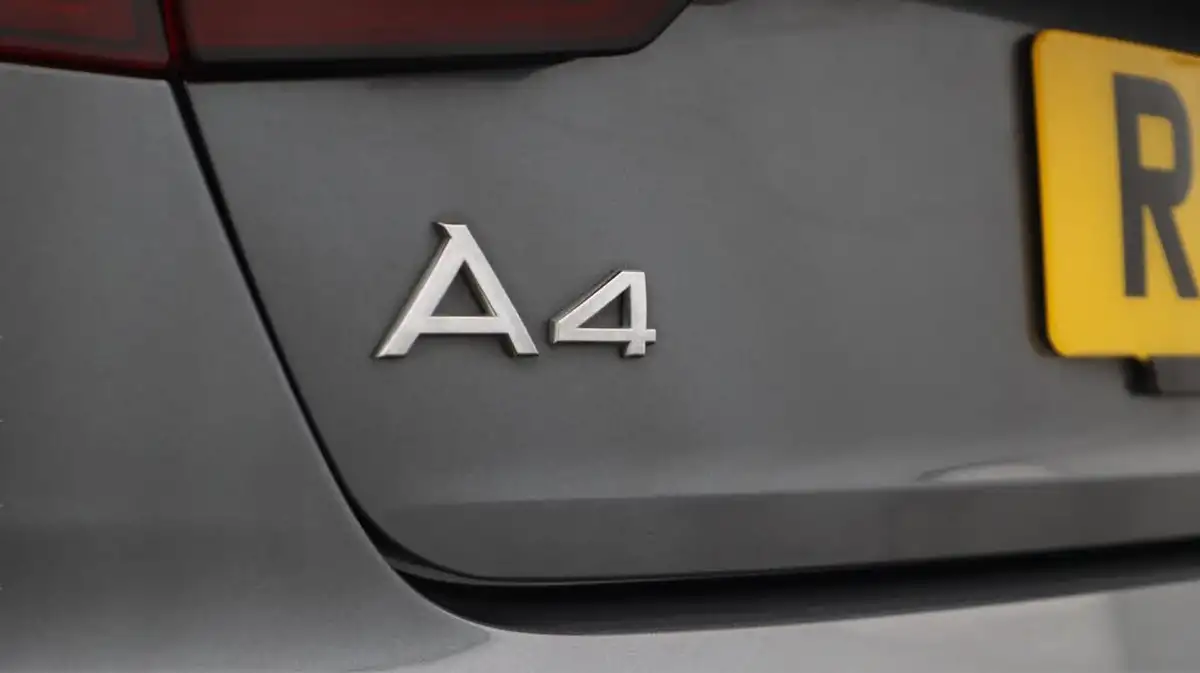 2022-audi-a4-20-35-tfsi-s-line-tronic-big-20