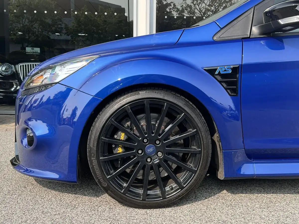 2010-ford-focus-25-rs-big-3