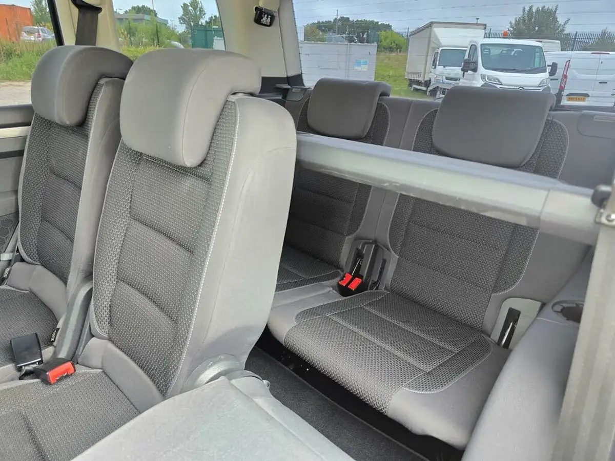 2014-volkswagen-touran-big-32