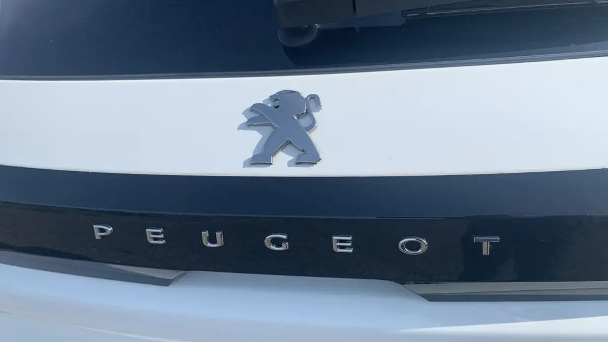 2023-peugeot-208-12-puretech-allure-premium-100ps-big-25