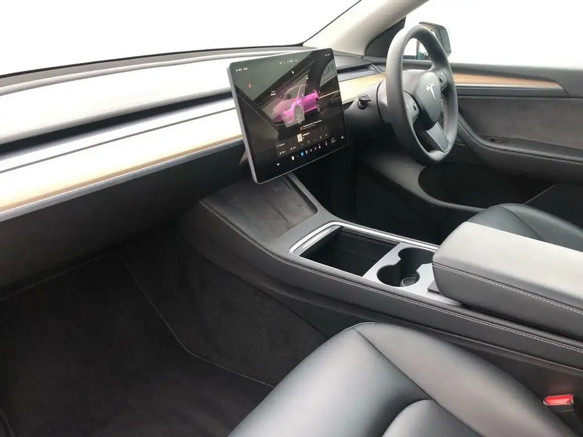 2022-tesla-model-y-e-rwd-big-1
