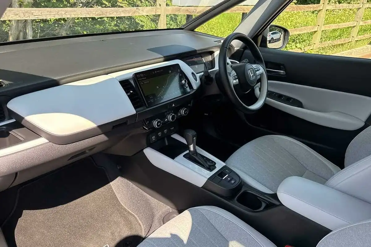 2022-honda-jazz-15-i-mmd-ex-107ps-big-1