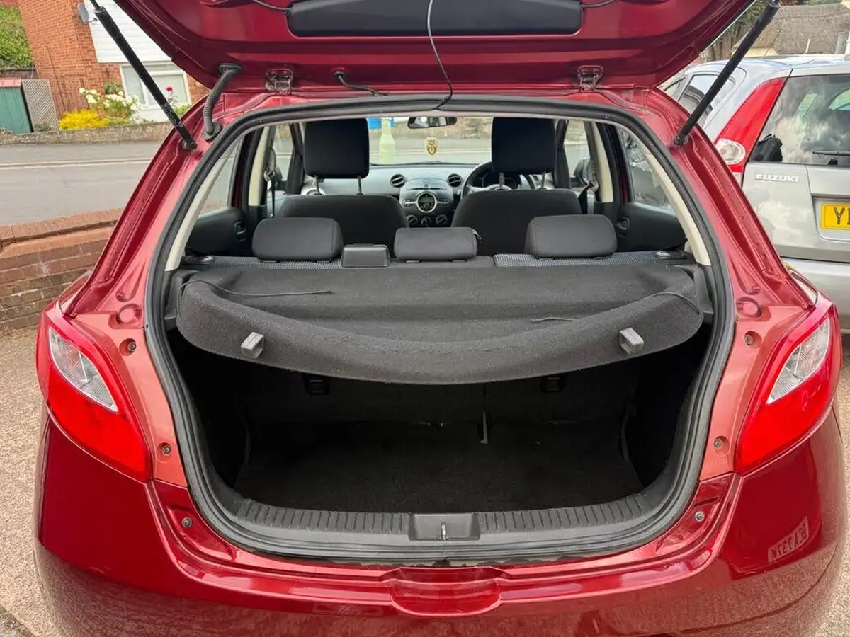 2010-mazda-mazda2-13-takuya-big-9