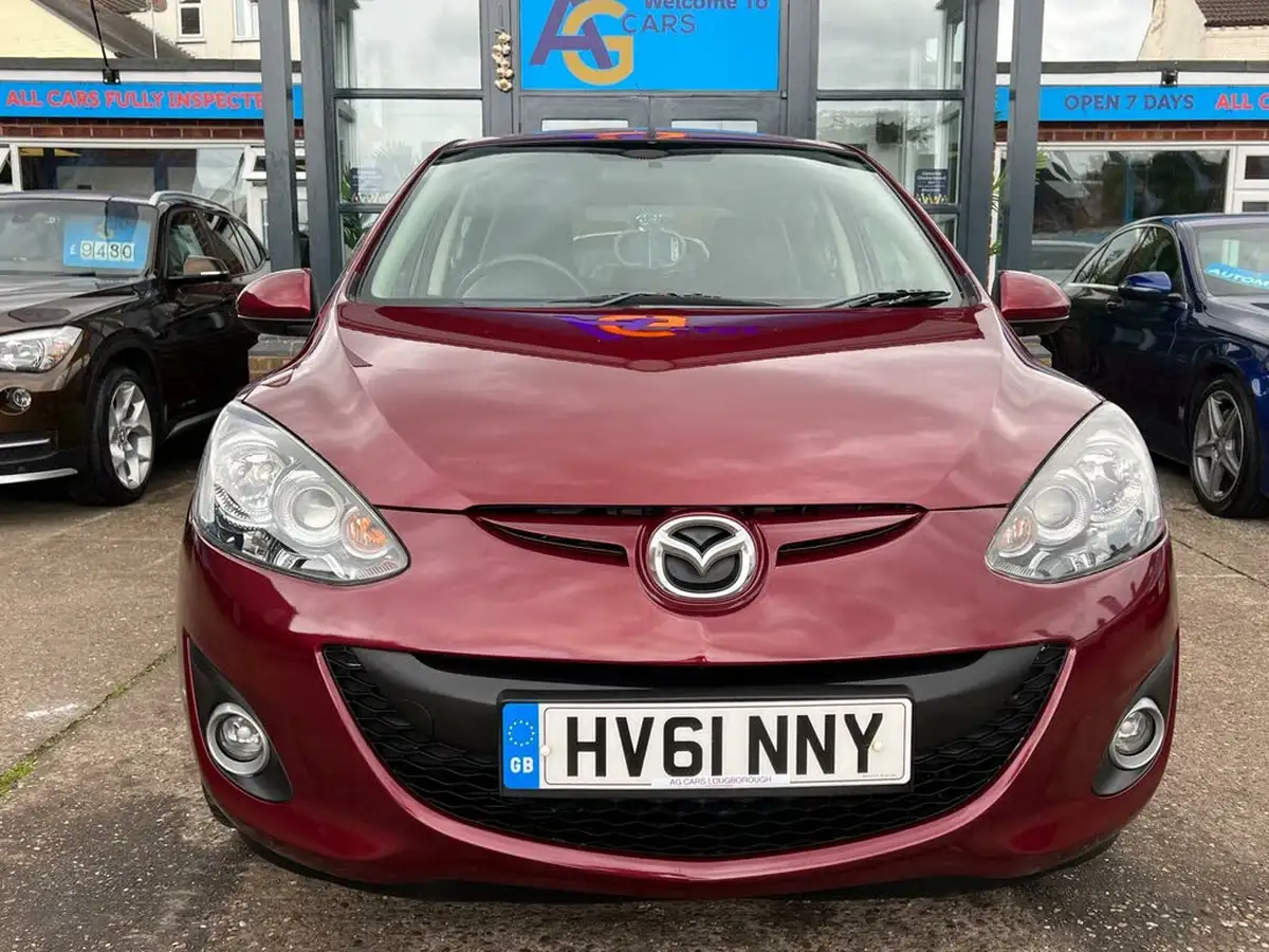 2011-mazda-mazda2-13-takuya-big-35