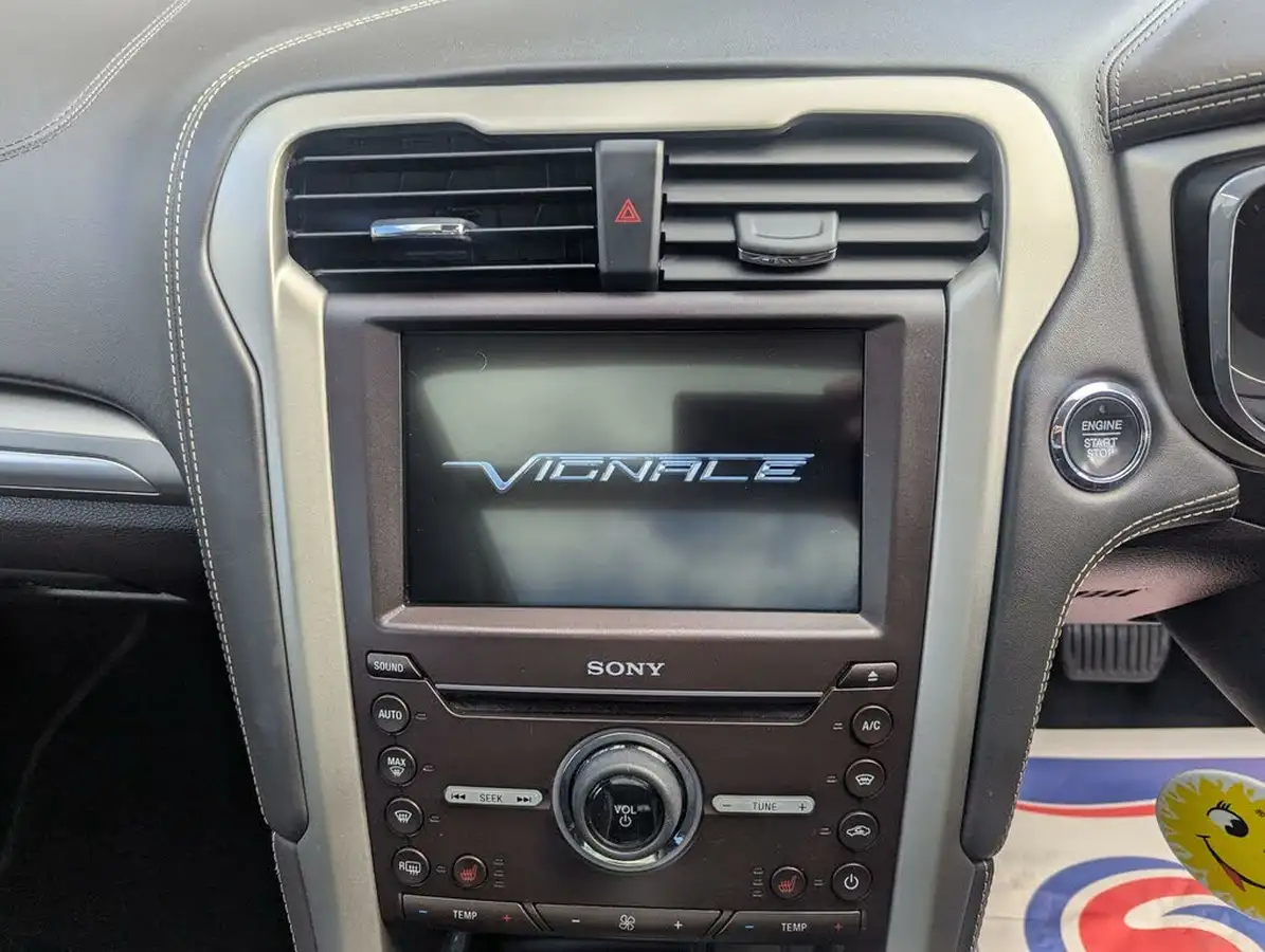 2017-ford-mondeo-20t-vignale-estate-5d-big-26