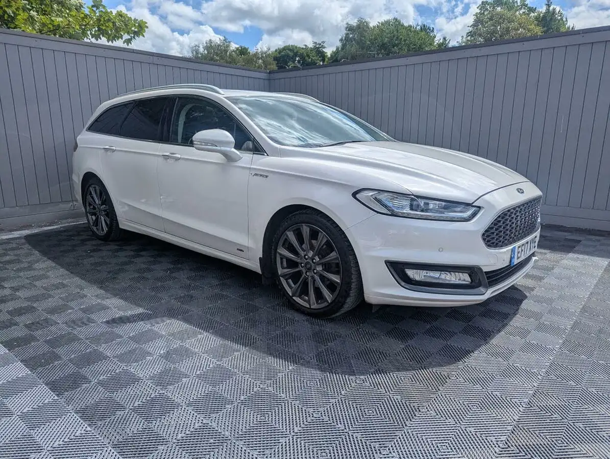 2017-ford-mondeo-20t-vignale-estate-5d-big-2