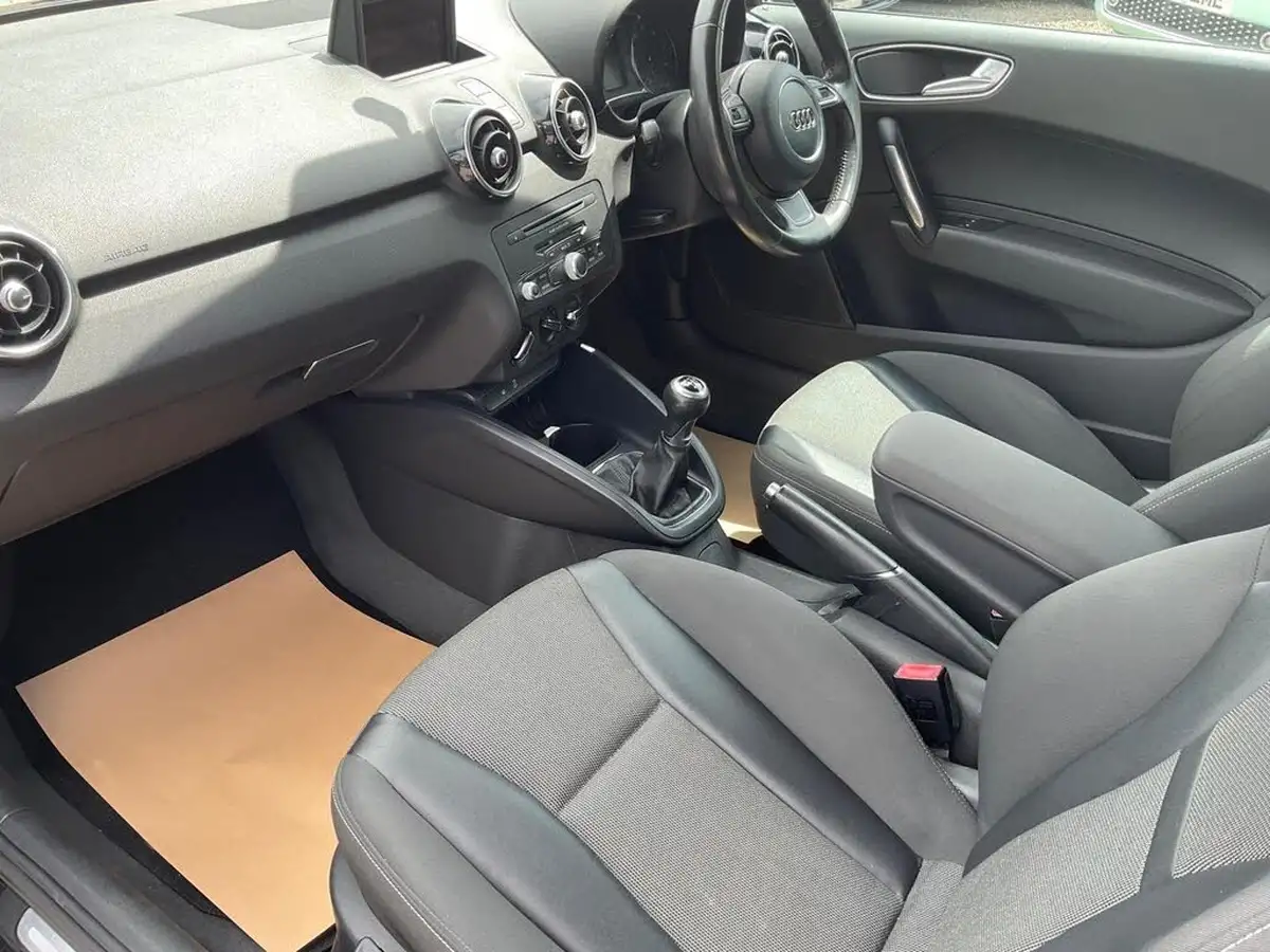 2011-audi-a1-14-sport-tfsi-hatchback-3d-big-14
