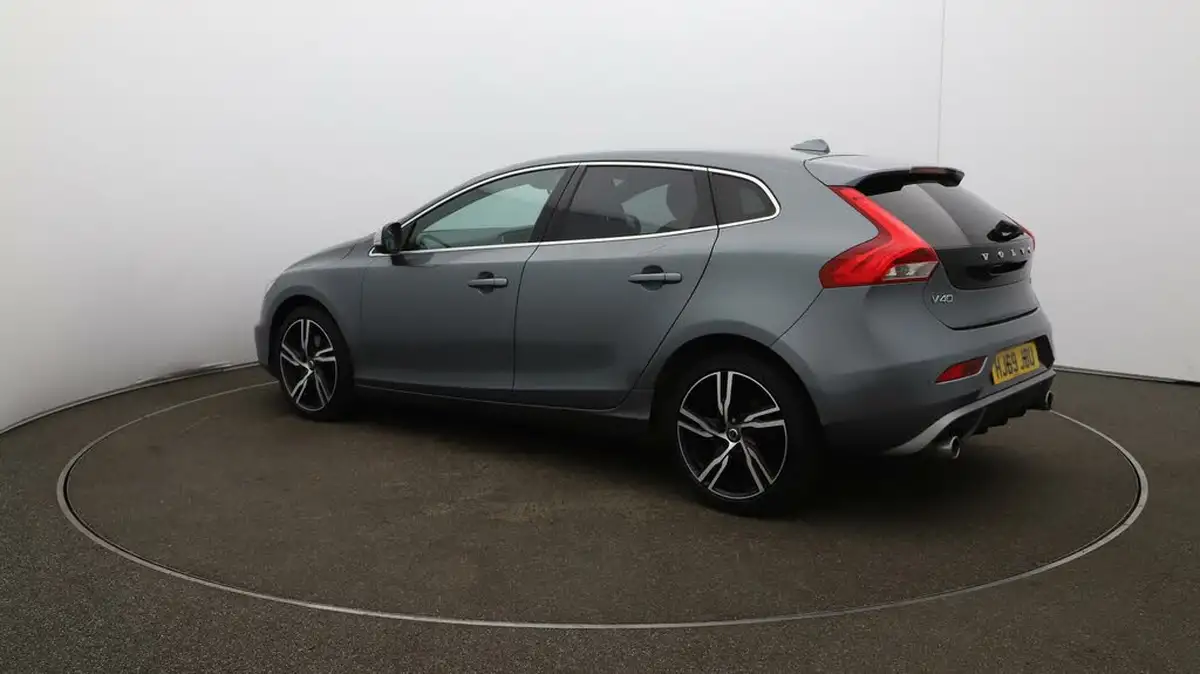 2019-volvo-v40-20-t2-r-design-edition-big-9