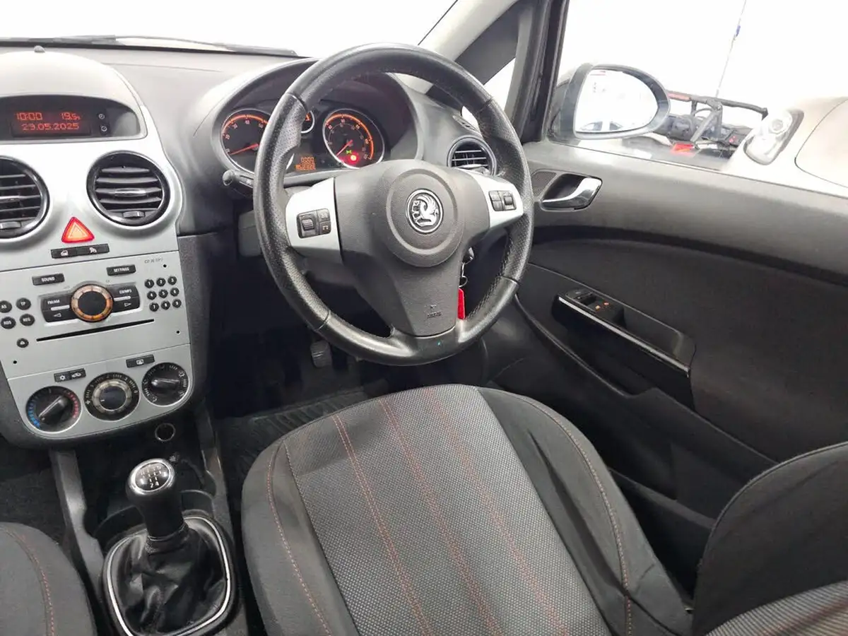 2010-vauxhall-corsa-12-sxi-85ps-ac-5d-big-25