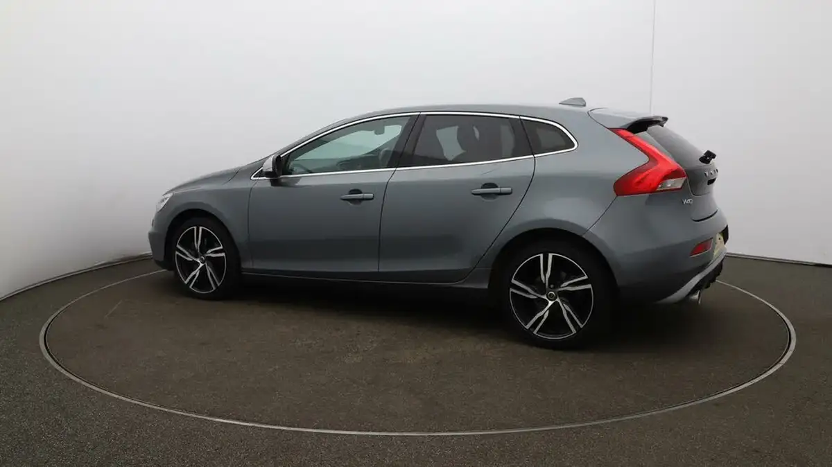 2019-volvo-v40-20-t2-r-design-edition-big-33