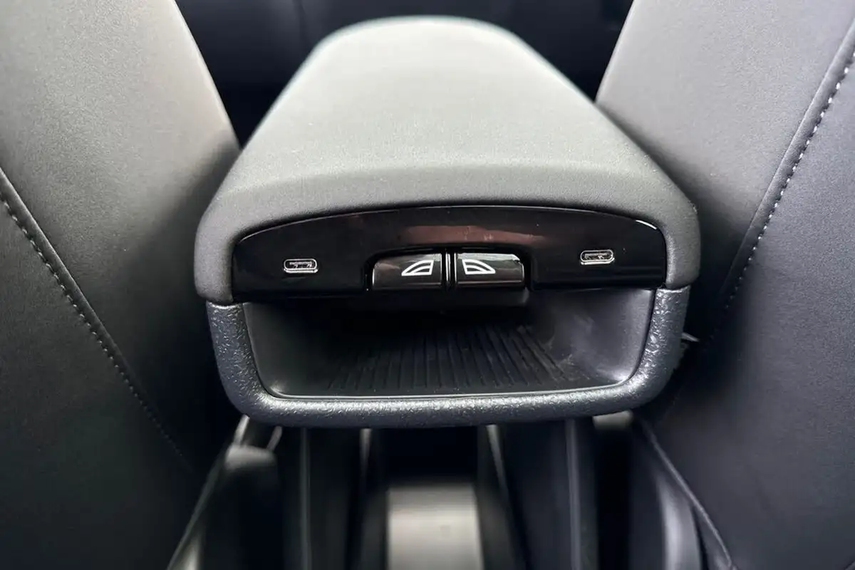 2024-volvo-ex30-e-twin-ultra-big-35