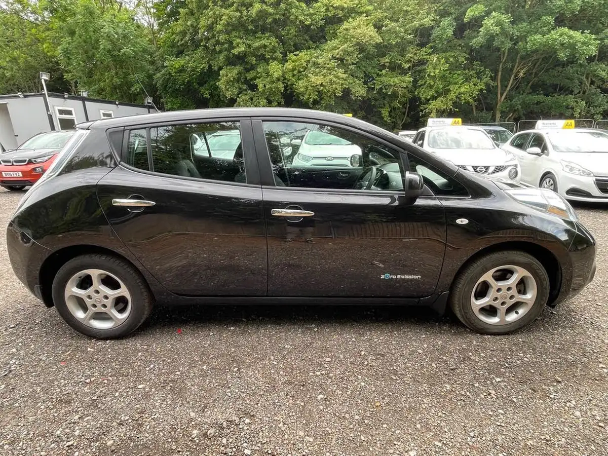 2017-nissan-leaf-e-acenta-80kw-30kwh-big-1