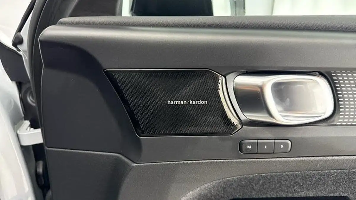 2022-volvo-xc40-15-t5-r-design-pro-big-13