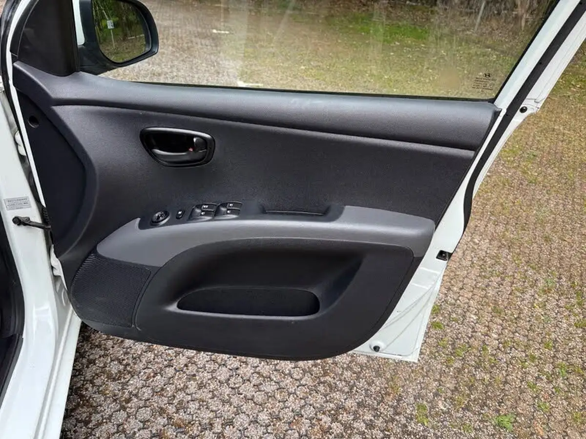 2012-hyundai-i10-12-active-big-42