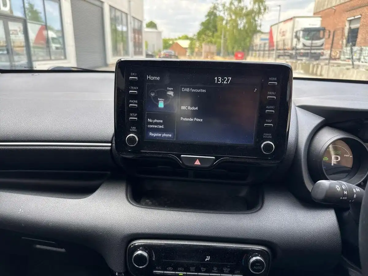 2023-toyota-yaris-15-vvt-i-design-big-19
