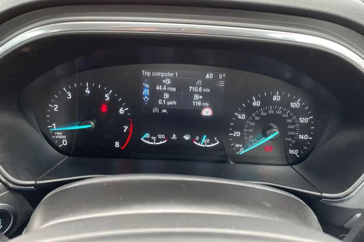 2019-ford-focus-15t-titanium-hatchback-big-13