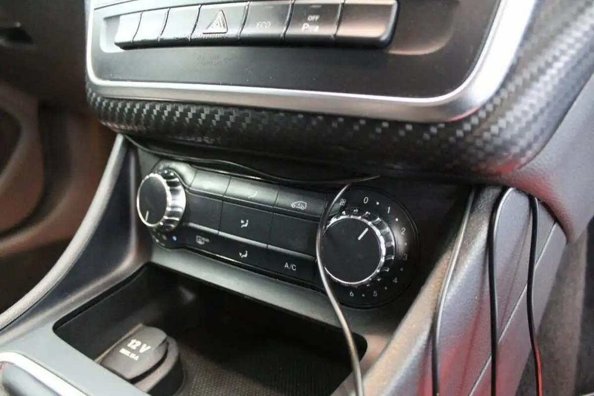 2013-mercedes-benz-a-class-15-cdi-a180-amg-sport-109ps-blueefficiency-big-45