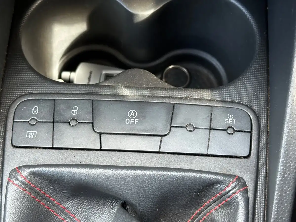 2014-seat-ibiza-14tsi-fr-edition-sportcoupe-3d-big-16