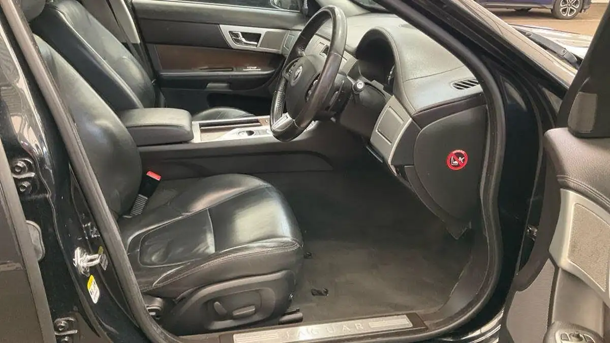 2012-jaguar-xf-22td-luxury-190ps-saloon-4d-auto-big-10