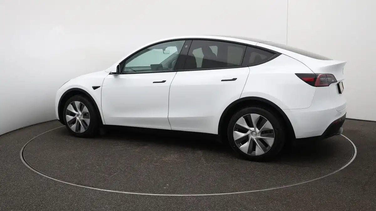 2023-tesla-model-y-e-rwd-big-46