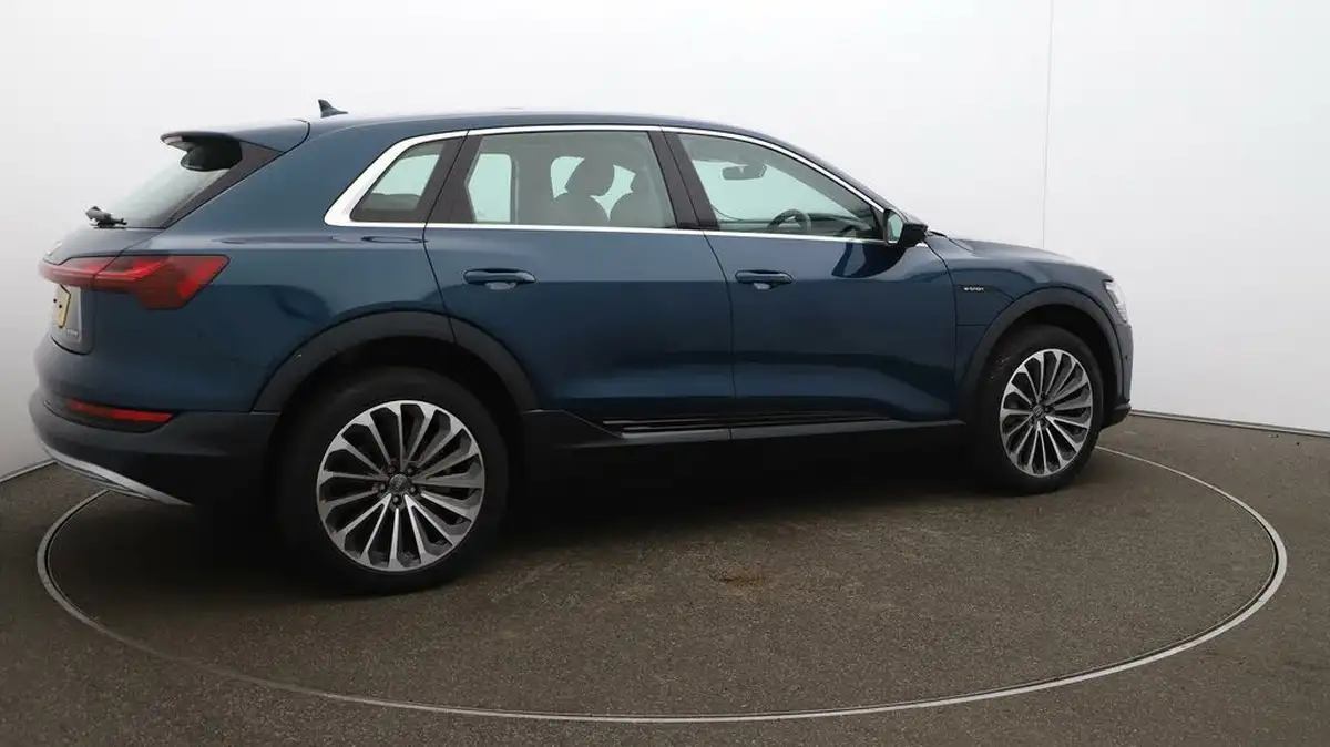 2019-audi-e-tron-55e-big-47
