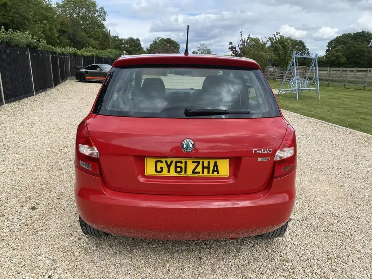 2012-skoda-fabia-14-se-mpi-85bhp-hatchback-big-4