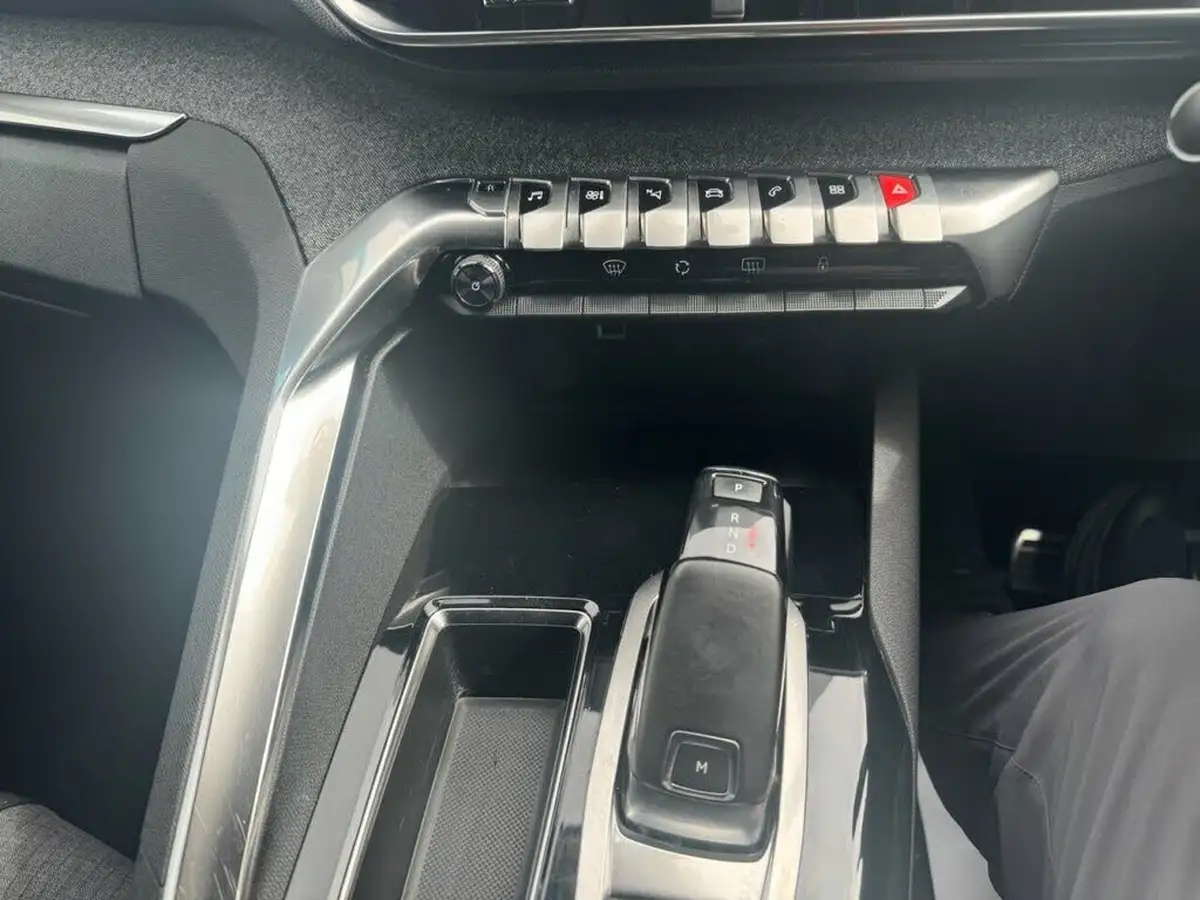 2018-peugeot-3008-suv-16-thp-gt-line-big-16