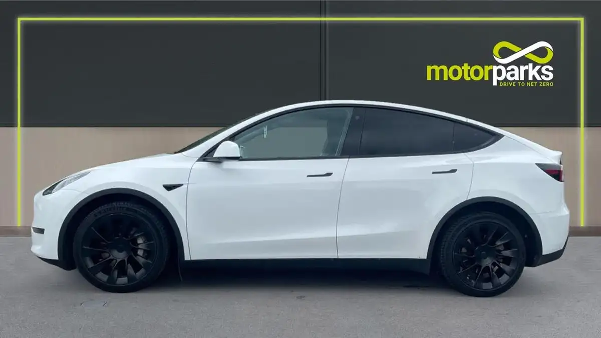2022-tesla-model-y-e-long-range-big-5