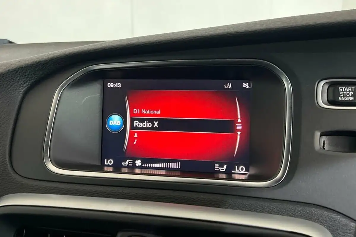 2018-volvo-v40-15-t3-r-design-nav-plus-big-29