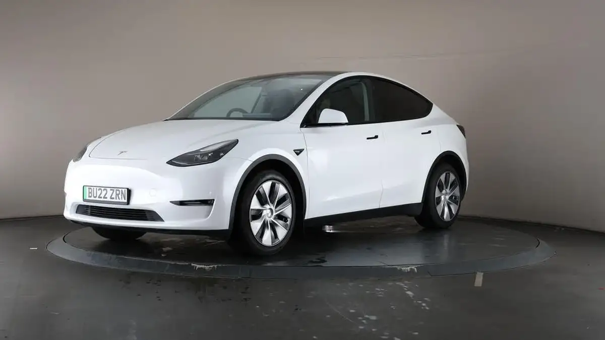2022-tesla-model-y-e-long-range-big-44