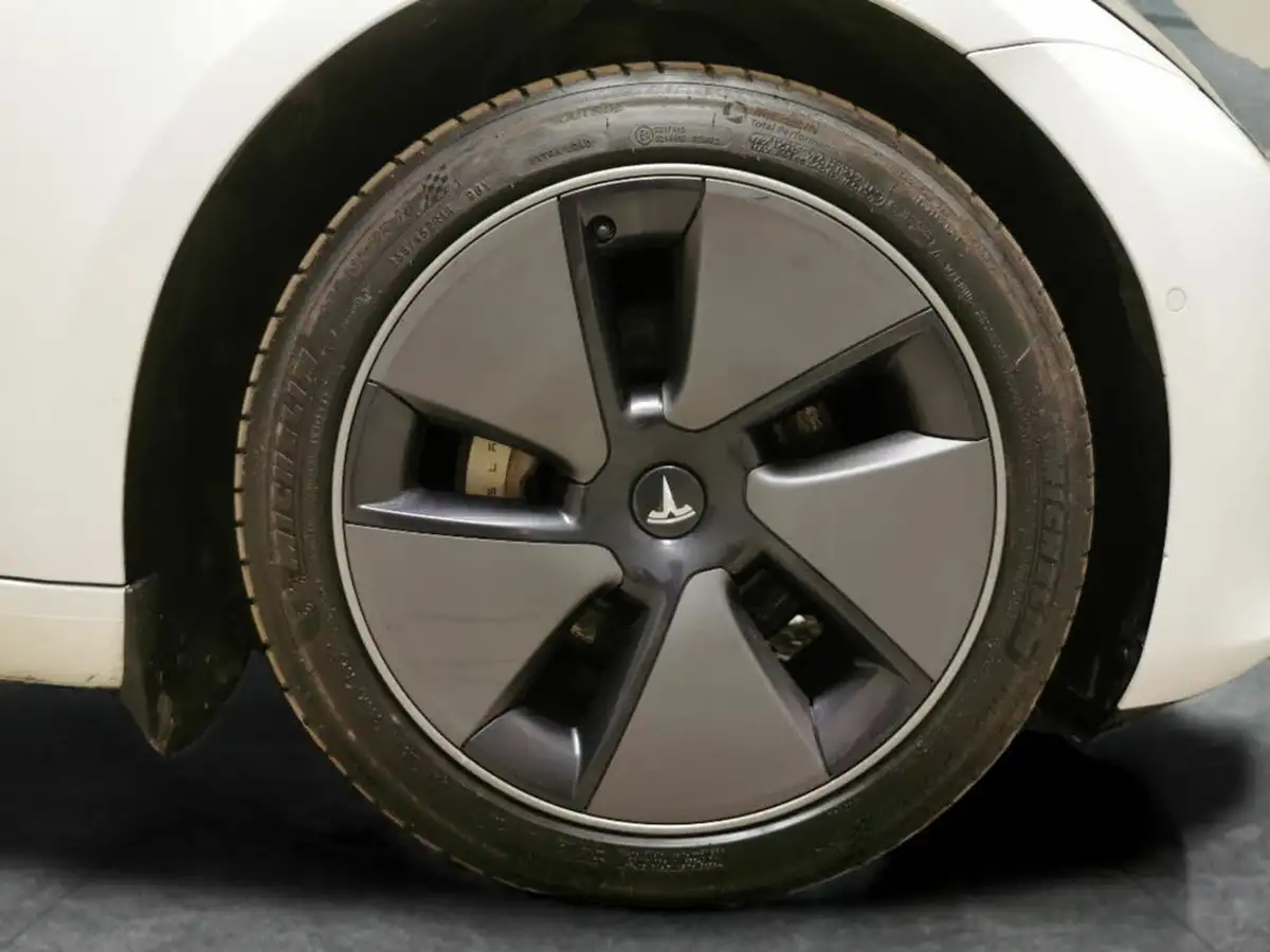2021-tesla-model-3-e-long-range-4x4-big-31