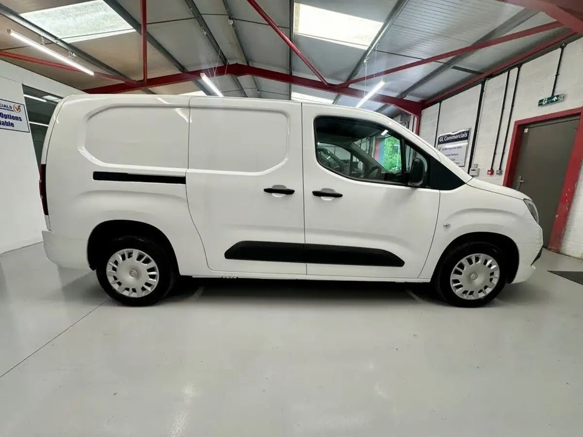 2022-vauxhall-combo-15cdti-sportive-2300-100pseu6dt-l2h1-big-2