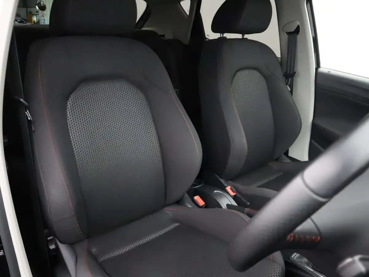 2017-seat-ibiza-14-ecotsi-fr-technology-hatchback-5d-big-27