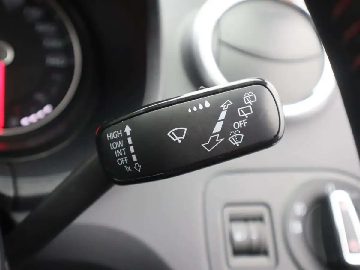 2017-seat-ibiza-14-ecotsi-fr-technology-hatchback-5d-big-55