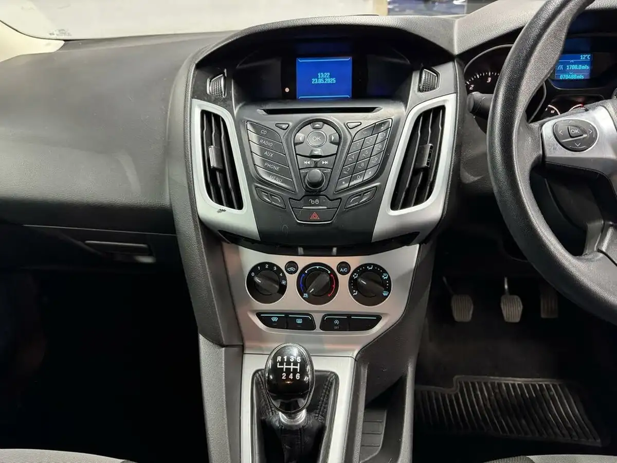2012-ford-focus-16tdci-zetec-115ps-estate-big-52