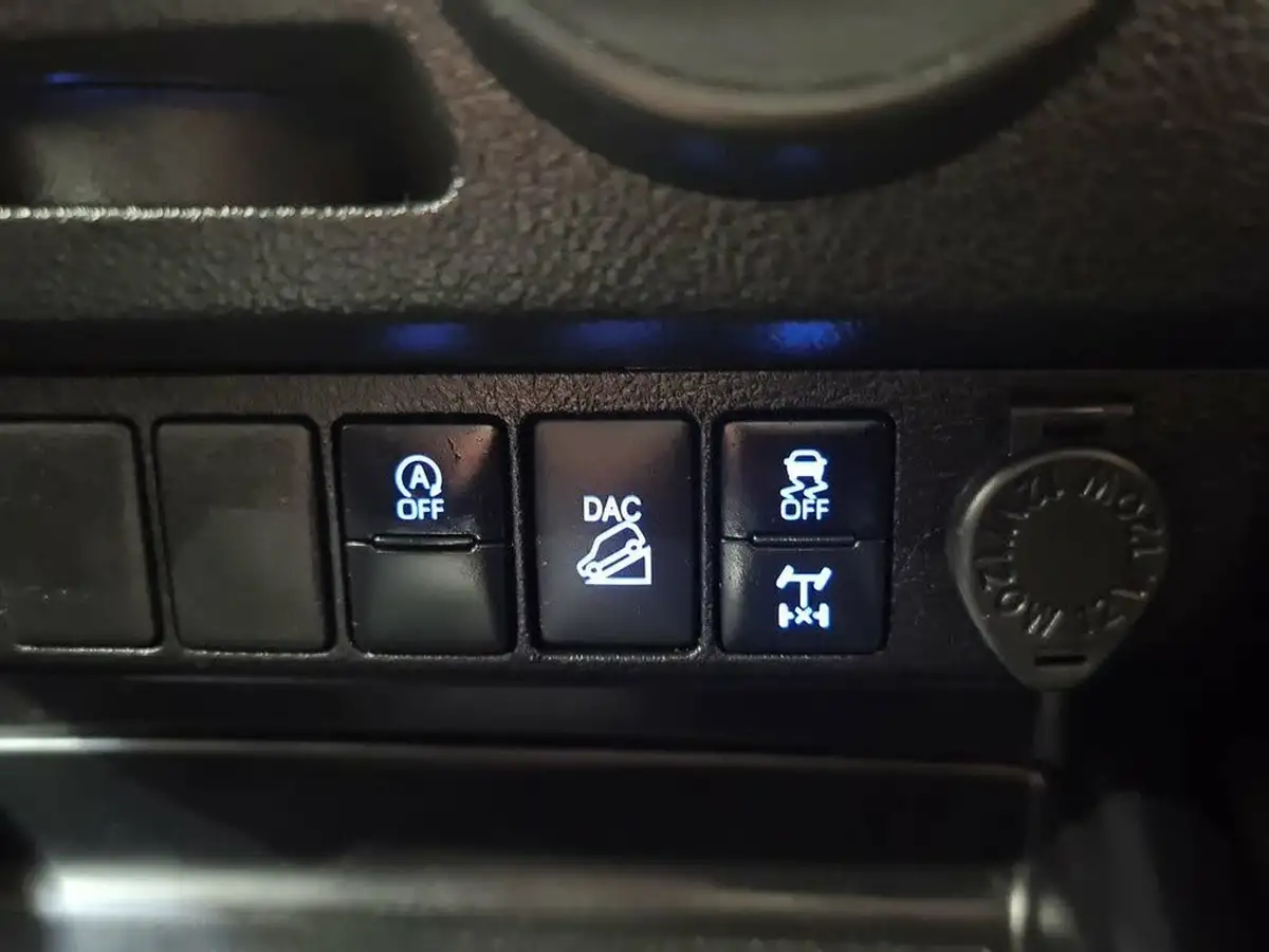 2022-toyota-hi-lux-24d-4d-icon-150hpeu6d-auto-big-39