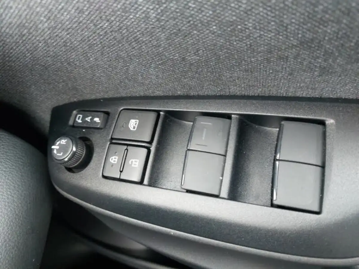 2022-toyota-yaris-cross-15-vvt-i-dynamic-big-16