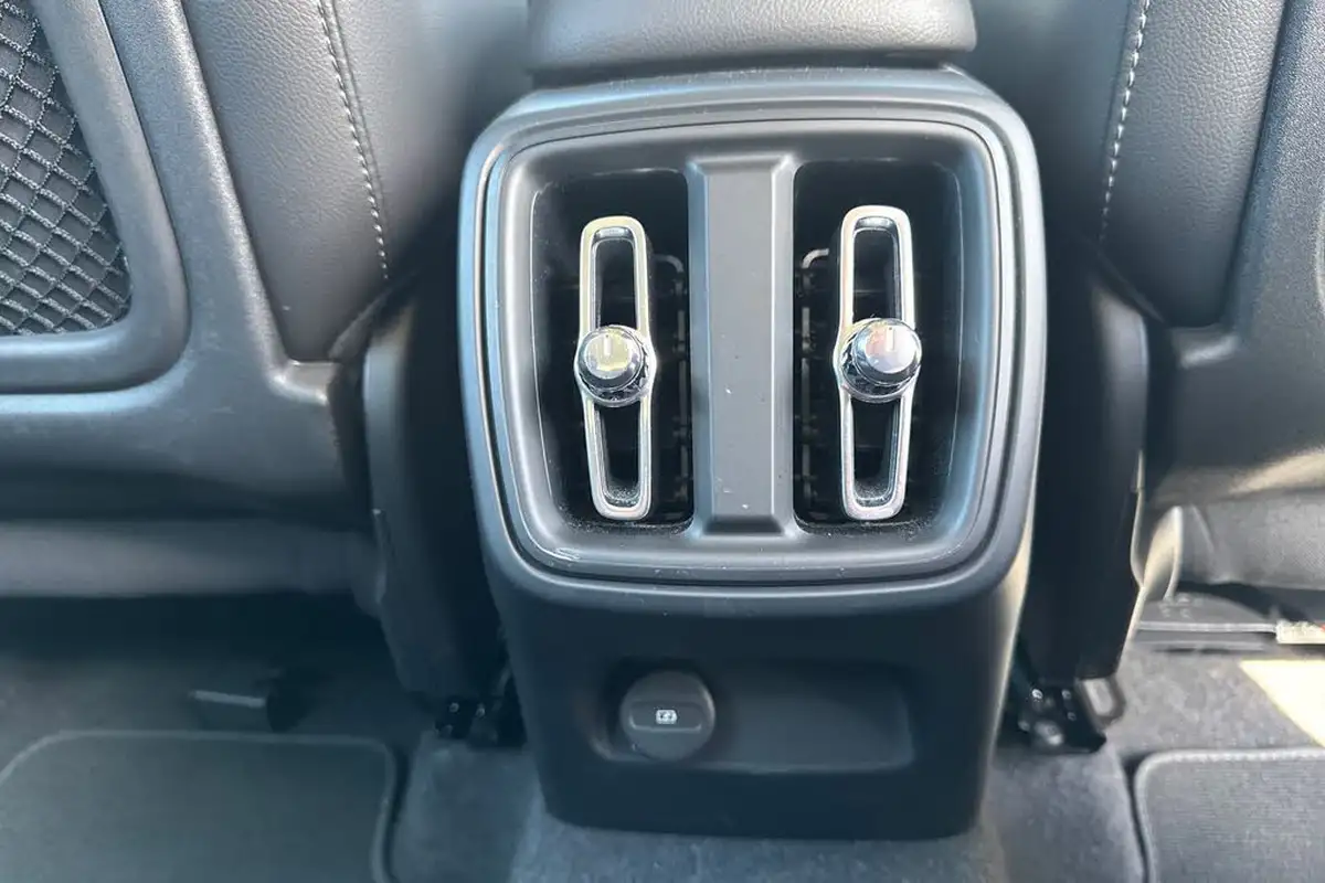 2021-volvo-xc40-15-t3-inscription-161bhp-auto-big-35