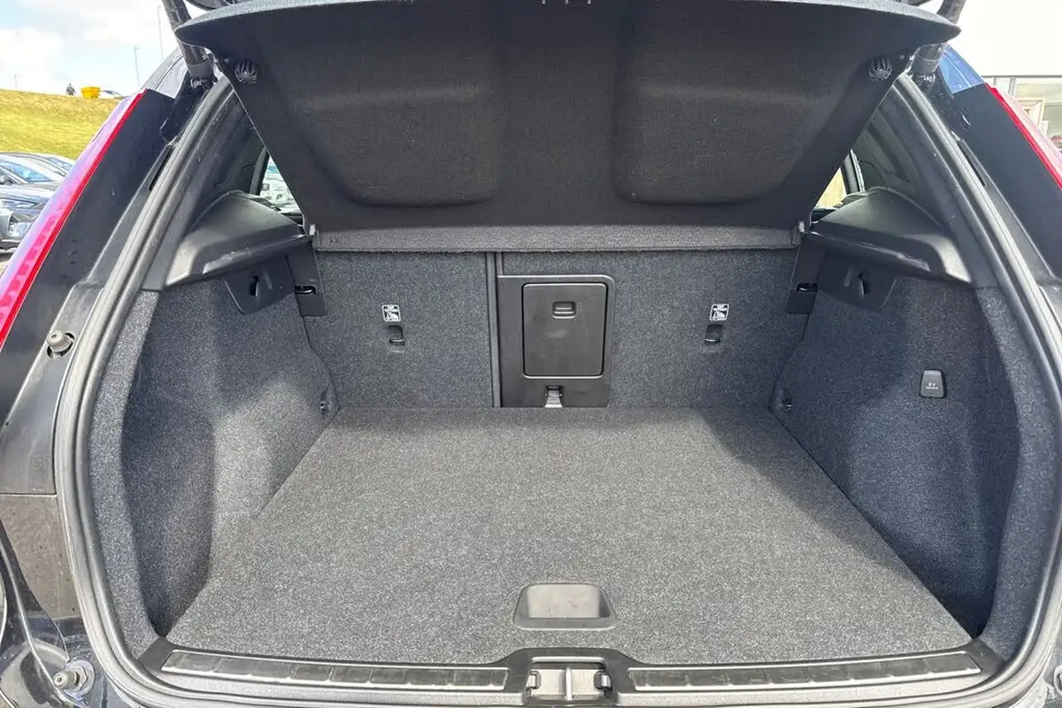 2021-volvo-xc40-15-t3-inscription-161bhp-auto-big-7
