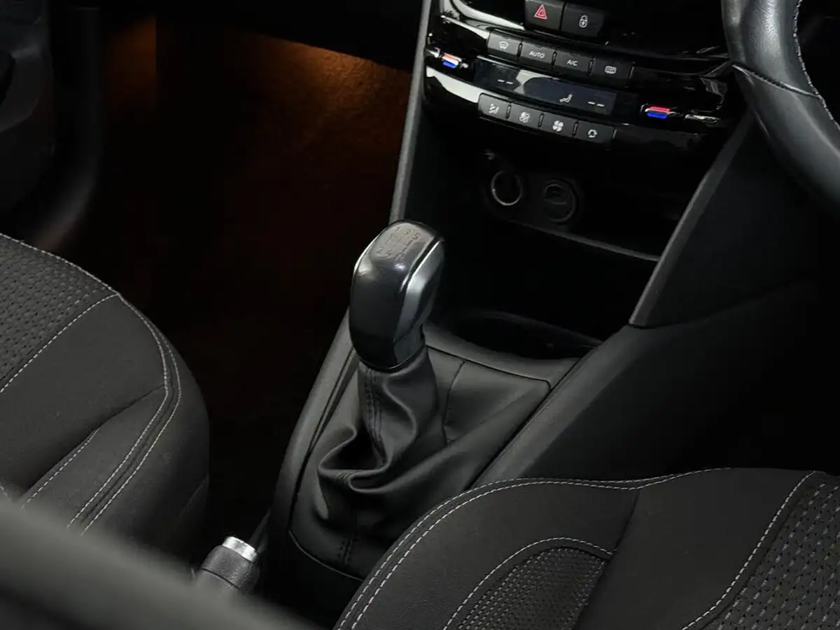 2019-peugeot-208-12-puretech-tech-edition-82bhp-big-40