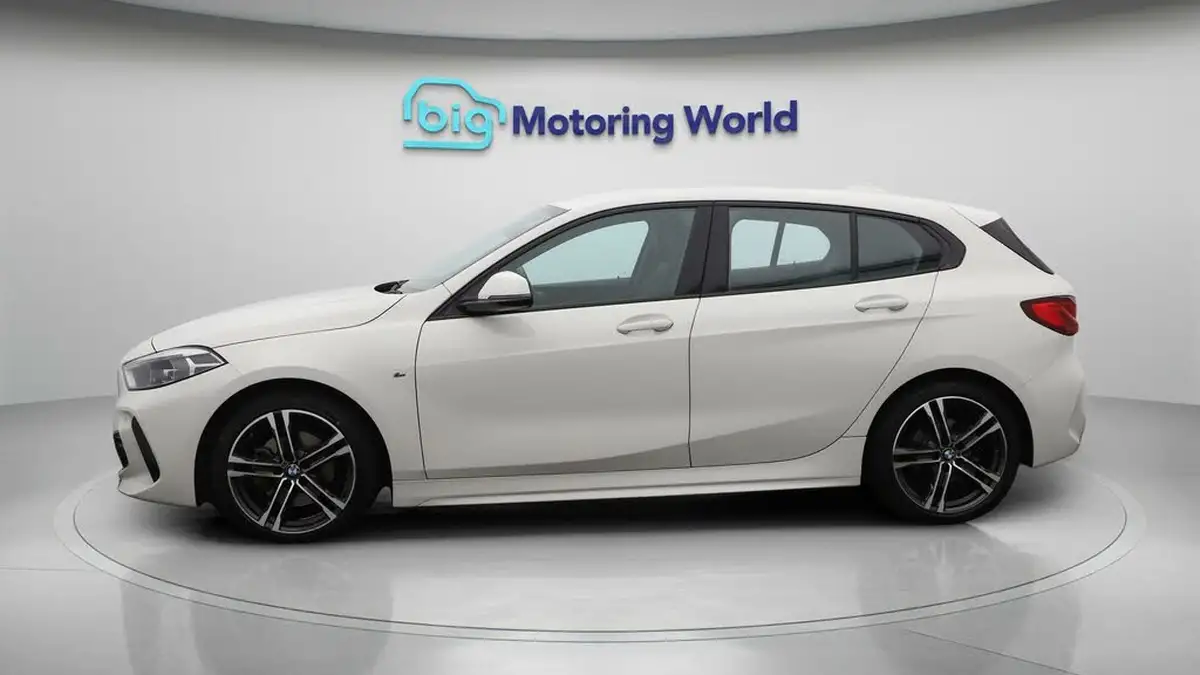 2022-bmw-1-series-15-118i-m-sport-lcp-dct-big-4