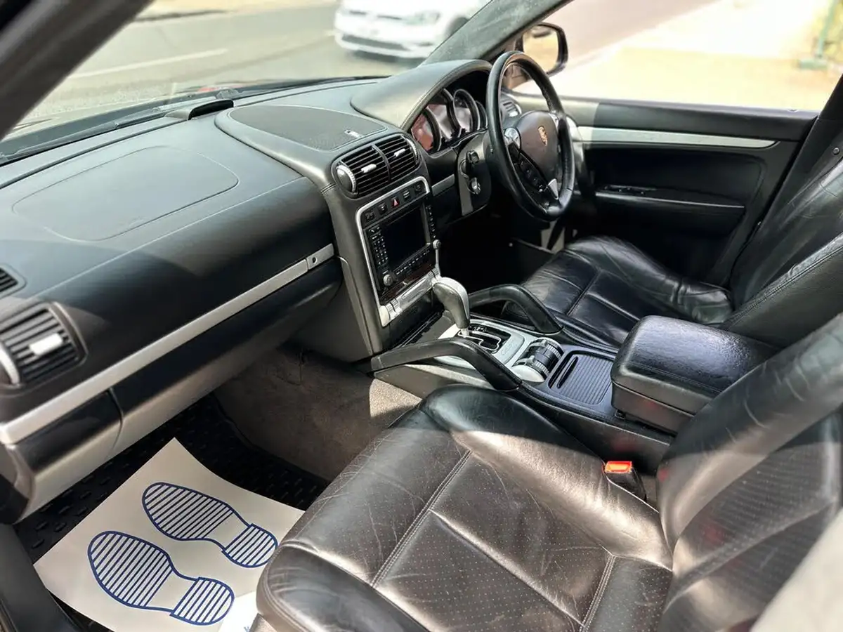 2004-porsche-cayenne-45-turbo-big-24