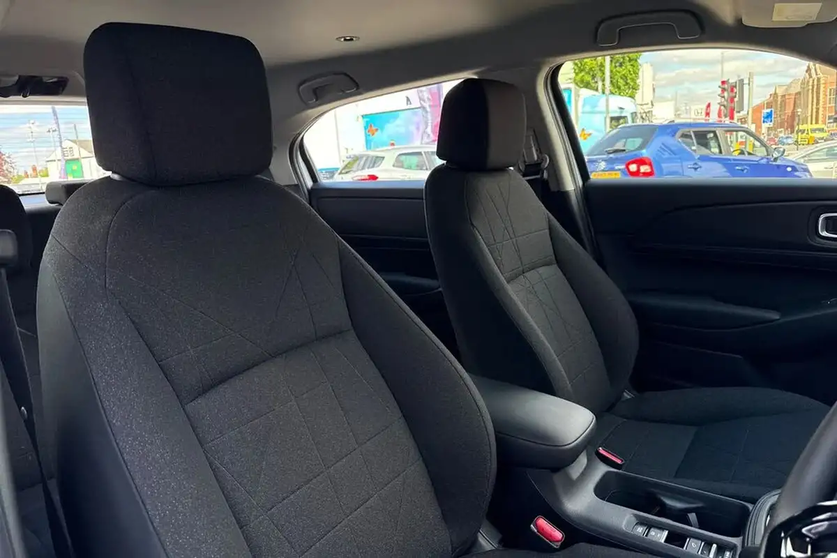 2024-honda-hr-v-15-i-mmd-elegance-big-23