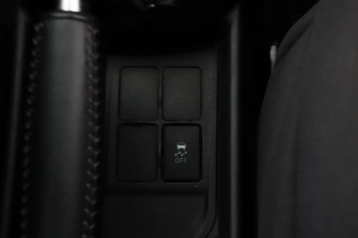 2016-toyota-yaris-133-design-big-22